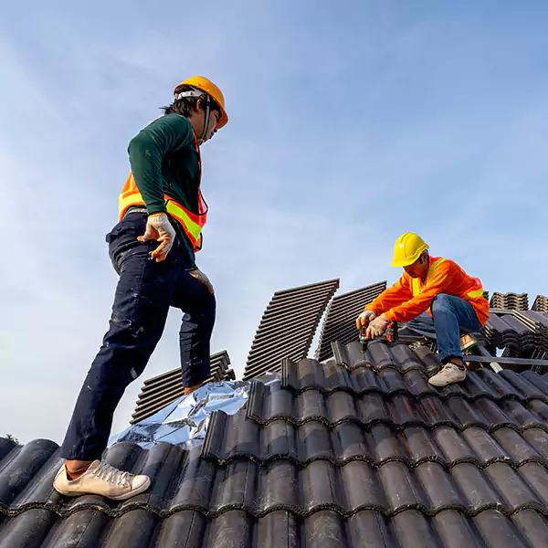 Why Everett, WA Property Owners Trust Everett Roofing Contractor for Emergency Roof Repair?