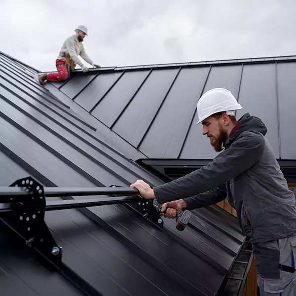 Why Everett Property Owners Choose Everett Roofing Contractor for Metal Roof Repair?