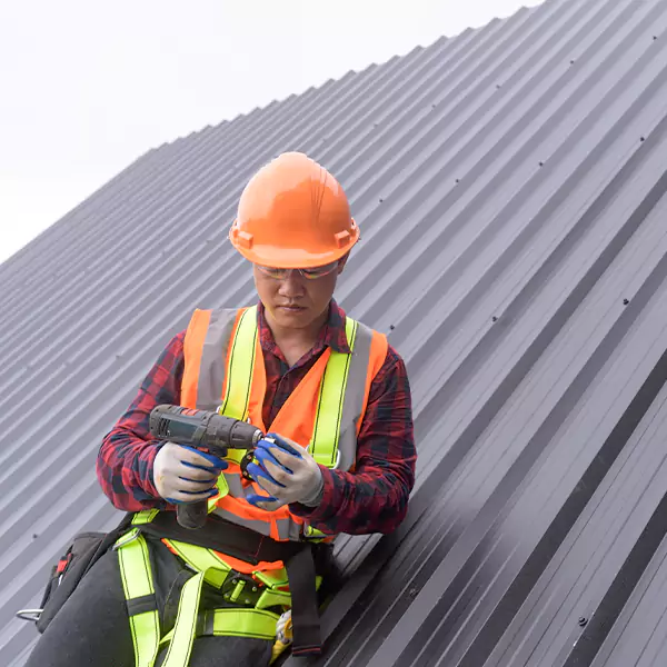 Why Property Owners in Everett Choose Everett Roofing Contractor for Tin Roofing Installation Service?