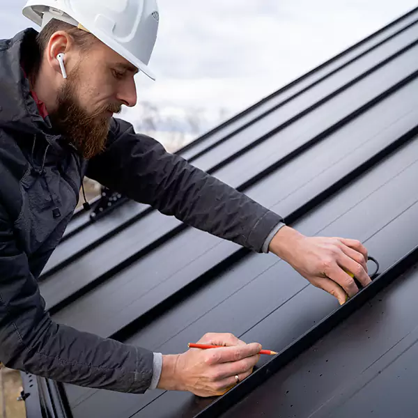 Why Everett Property Owners Choose Everett Roofing Contractor for Tin Roof Repair service?